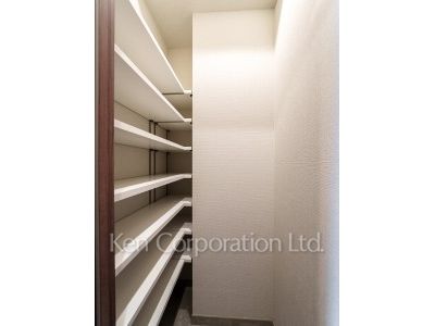 Shoes-In Closet ※Photo of the same layout on 5 floor. Decoration and fixture may differ.