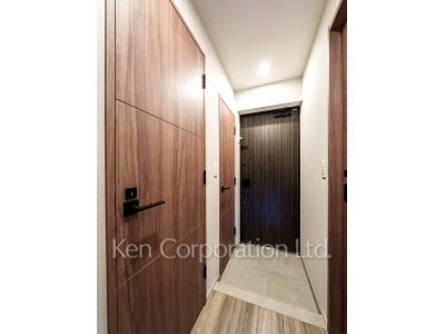 Entrance ※Photo of the same layout on 5 floor. Decoration and fixture may differ.