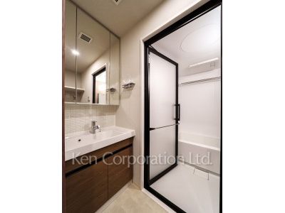 Powder Room ※Photo of the same layout on 5 floor. Decoration and fixture may differ.
