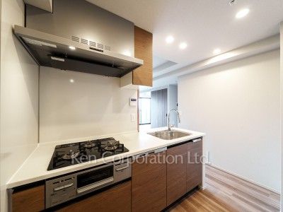 Kitchen ※Photo of the same layout on 12 floor. Decoration and fixture may differ.