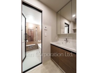Powder Room ※Photo of the same layout on 12 floor. Decoration and fixture may differ.