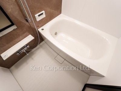 Bath ※Photo of the same layout on 12 floor. Decoration and fixture may differ.