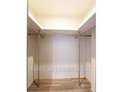 Walk-In Closet ※Photo of the same layout on 12 floor. Decoration and fixture may differ.