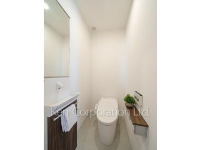 Lavatory (Showroom)