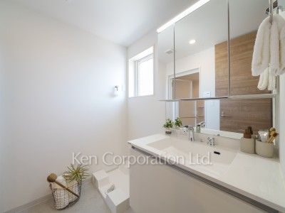 Powder Room (Showroom)