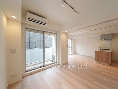 Master Bedroom ※Photo of the same layout on 3 floor. Decoration and fixture may differ.