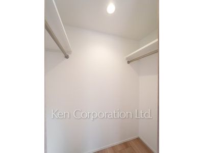 Walk-In Closet ※Photo of the same layout on 3 floor. Decoration and fixture may differ.