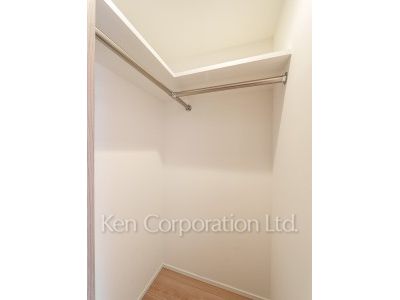 Walk-In Closet ※Photo of the same layout on 3 floor. Decoration and fixture may differ.