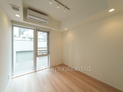 Master Bedroom ※Photo of the same layout on 3 floor. Decoration and fixture may differ.