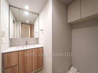 Powder Room ※Photo of the same layout on 3 floor. Decoration and fixture may differ.