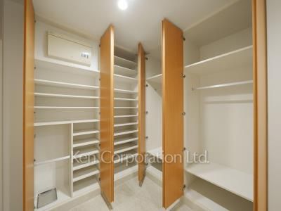 Shoes Closet