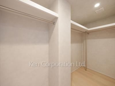 Walk-In Closet ※Photo of the same layout on 3 floor. Decoration and fixture may differ.