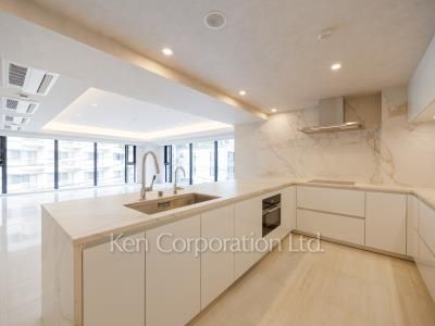 Kitchen ※Photo of the same layout on 3 floor. Decoration and fixture may differ.