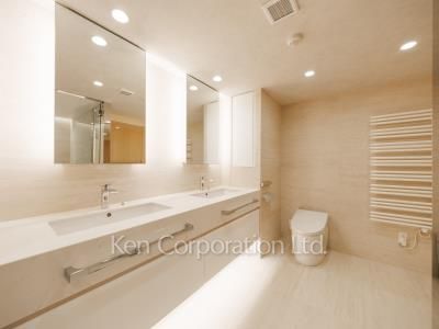Powder Room ※Photo of the same layout on 3 floor. Decoration and fixture may differ.