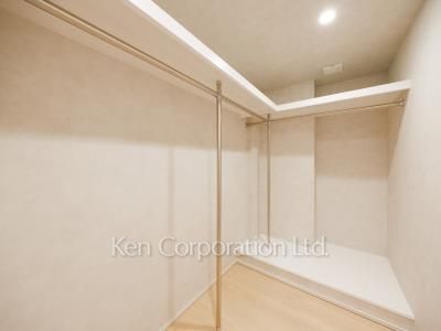 Walk-In Closet ※Photo of the same layout on 3 floor. Decoration and fixture may differ.