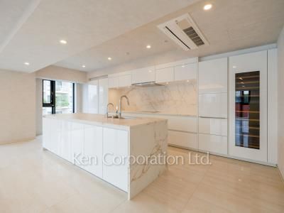 Kitchen ※Photo of the same layout on 3 floor. Decoration and fixture may differ.