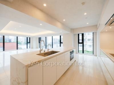Kitchen ※Photo of the same layout on 3 floor. Decoration and fixture may differ.