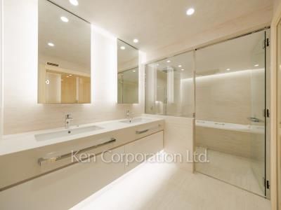 Powder Room ※Photo of the same layout on 3 floor. Decoration and fixture may differ.