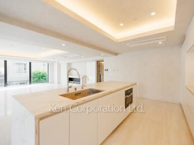 Kitchen ※Photo of the same layout on 3 floor. Decoration and fixture may differ.