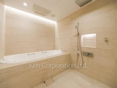 Bath ※Photo of the same layout on 3 floor. Decoration and fixture may differ.