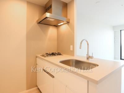 Kitchen ※Photo of the same layout on 45 floor. Decoration and fixture may differ.