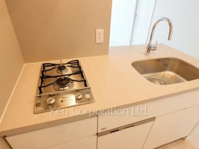 Kitchen ※Photo of the same layout on 45 floor. Decoration and fixture may differ.