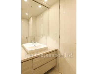 Powder Room ※Photo of the same layout on 45 floor. Decoration and fixture may differ.