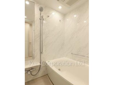 Bath ※Photo of the same layout on 45 floor. Decoration and fixture may differ.