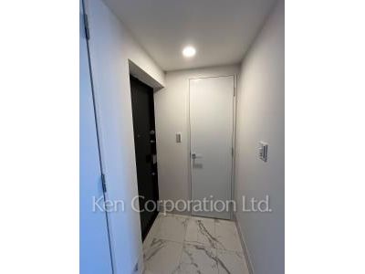 Entrance ※Photo of the same layout on 13 floor. Decoration and fixture may differ.