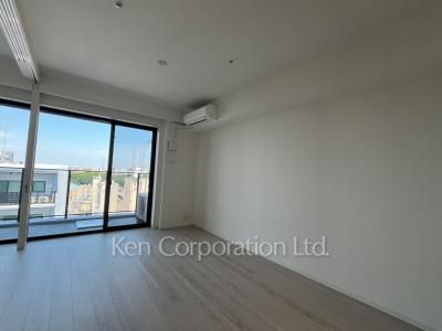 Living-Dining ※Photo of the same layout on 13 floor. Decoration and fixture may differ.
