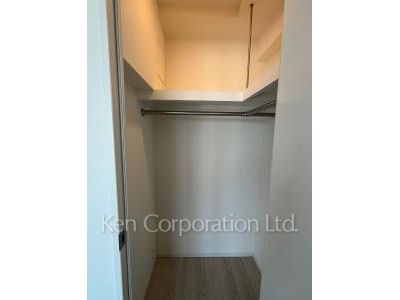 Closet ※Photo of the same layout on 13 floor. Decoration and fixture may differ.