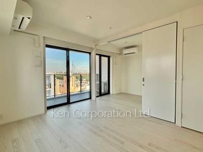 Living-Dining ※Photo of the same layout on 13 floor. Decoration and fixture may differ.