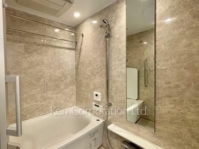 Bath ※Photo of the same layout on 13 floor. Decoration and fixture may differ.