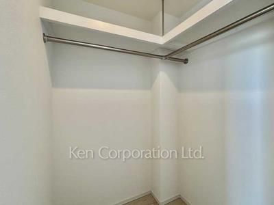 Closet ※Photo of the same layout on 13 floor. Decoration and fixture may differ.