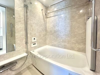 Bath ※Photo of the same layout on 13 floor. Decoration and fixture may differ.