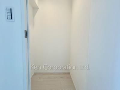 Closet ※Photo of the same layout on 13 floor. Decoration and fixture may differ.