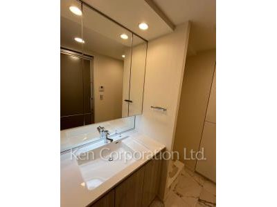 Powder Room ※Photo of the same layout on 13 floor. Decoration and fixture may differ.