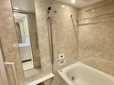 Bath ※Photo of the same layout on 3 floor. Decoration and fixture may differ.