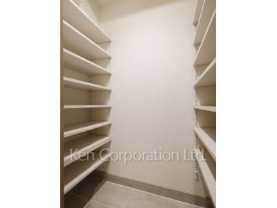 Shoes-In Closet ※Photo of the same layout on 1 floor. Decoration and fixture may differ.