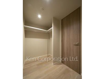 Walk-In Closet ※Photo of the same layout on 5 floor. Decoration and fixture may differ.