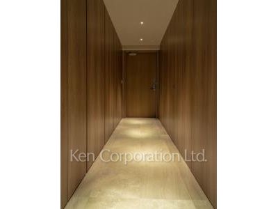 Entrance ※Photo of the same layout on 5 floor. Decoration and fixture may differ.