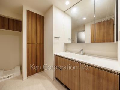 Powder Room ※Photo of the same layout on 3 floor. Decoration and fixture may differ.