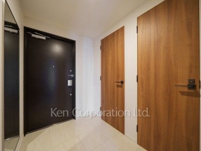 Entrance ※Photo of the same layout on 17 floor. Decoration and fixture may differ.