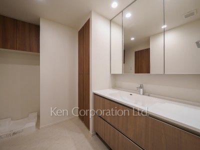 Powder Room ※Photo of the same layout on 17 floor. Decoration and fixture may differ.