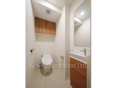 Lavatory ※Photo of the same layout on 17 floor. Decoration and fixture may differ.