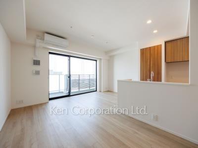 Living-Dining ※Photo of the same layout on 16 floor. Decoration and fixture may differ.