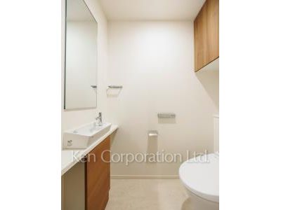 Lavatory ※Photo of the same layout on 16 floor. Decoration and fixture may differ.