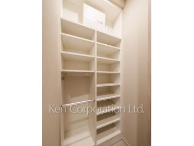 Shoes-In Closet ※Photo of the same layout on 3 floor. Decoration and fixture may differ.