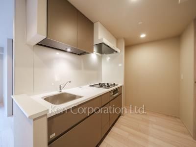 Kitchen ※Photo of the same layout on 3 floor. Decoration and fixture may differ.