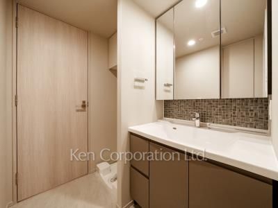 Powder Room ※Photo of the same layout on 3 floor. Decoration and fixture may differ.